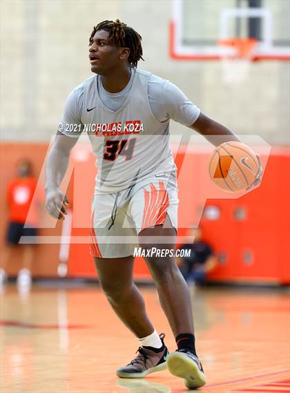 Thumbnail 2 in Harvard-Westlake vs. Etiwanda (Mater Dei Extravaganza) photogallery.