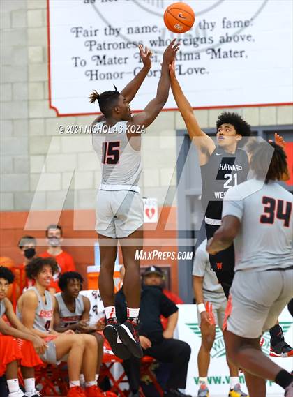 Thumbnail 2 in Harvard-Westlake vs. Etiwanda (Mater Dei Extravaganza) photogallery.
