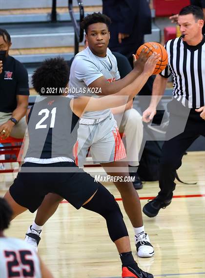 Thumbnail 1 in Harvard-Westlake vs. Etiwanda (Mater Dei Extravaganza) photogallery.