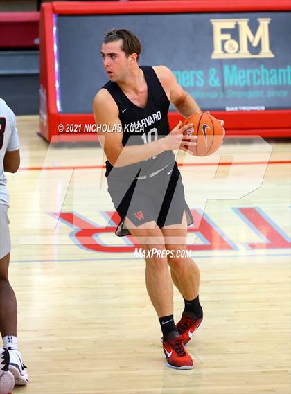 Thumbnail 2 in Harvard-Westlake vs. Etiwanda (Mater Dei Extravaganza) photogallery.