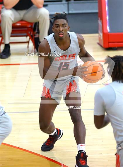 Thumbnail 3 in Harvard-Westlake vs. Etiwanda (Mater Dei Extravaganza) photogallery.