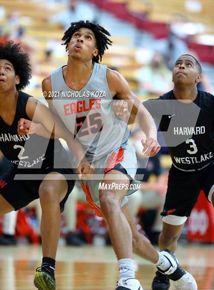 Thumbnail 3 in Harvard-Westlake vs. Etiwanda (Mater Dei Extravaganza) photogallery.