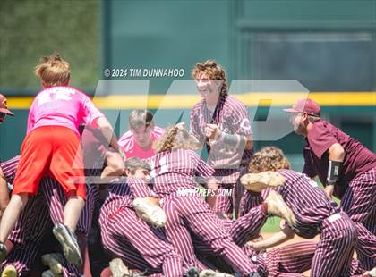 Thumbnail 2 in Collinsville vs. Hawley (UIL 2A Baseball Final) photogallery.