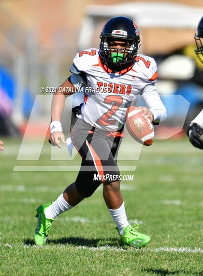 Thumbnail 2 in Valley Central vs. Spring Valley photogallery.