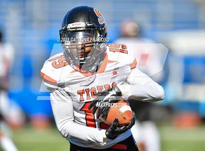 Thumbnail 2 in Valley Central vs. Spring Valley photogallery.