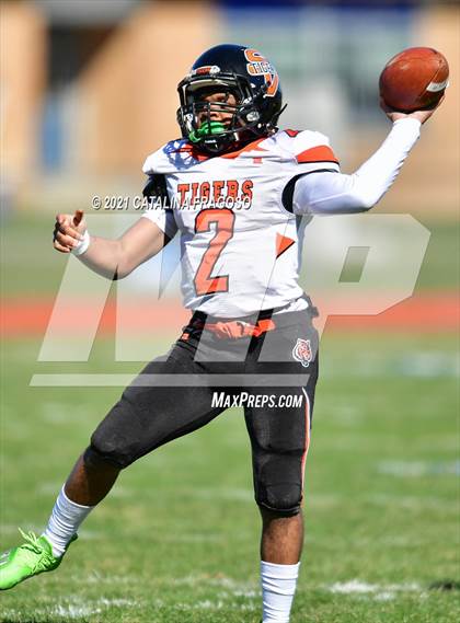 Thumbnail 3 in Valley Central vs. Spring Valley photogallery.