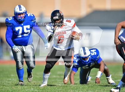 Thumbnail 3 in Valley Central vs. Spring Valley photogallery.
