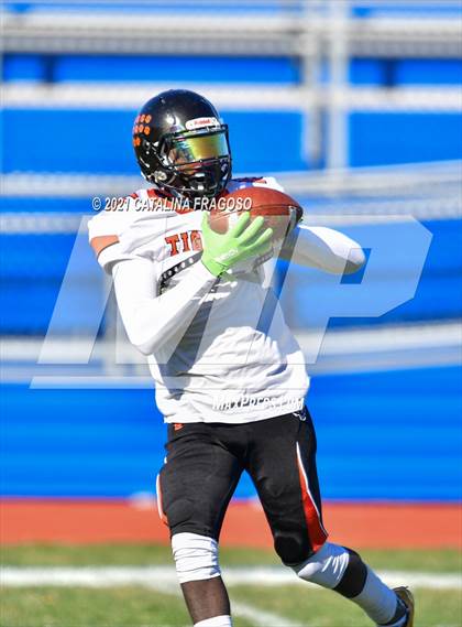 Thumbnail 2 in Valley Central vs. Spring Valley photogallery.