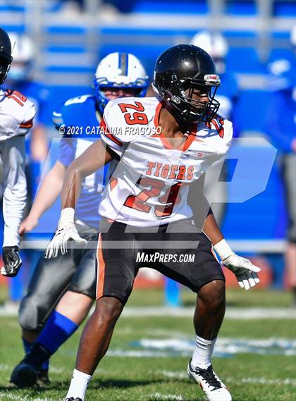 Thumbnail 2 in Valley Central vs. Spring Valley photogallery.