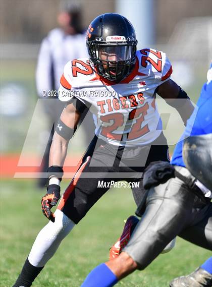 Thumbnail 2 in Valley Central vs. Spring Valley photogallery.