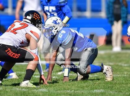 Thumbnail 2 in Valley Central vs. Spring Valley photogallery.