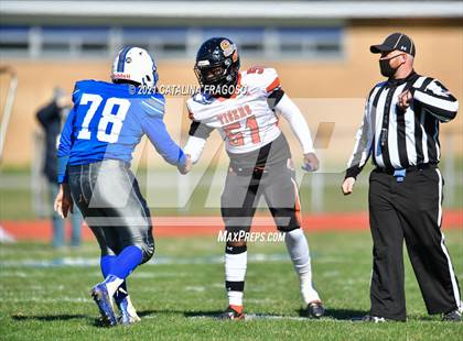 Thumbnail 1 in Valley Central vs. Spring Valley photogallery.