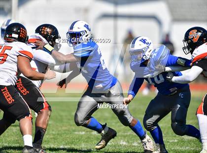 Thumbnail 2 in Valley Central vs. Spring Valley photogallery.