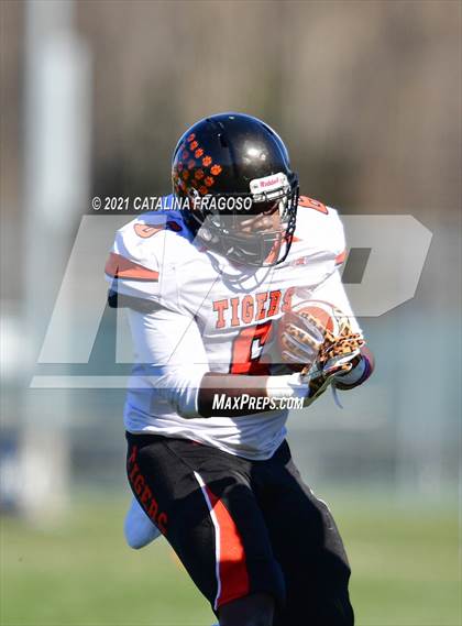 Thumbnail 2 in Valley Central vs. Spring Valley photogallery.