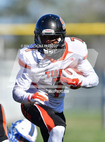 Thumbnail 1 in Valley Central vs. Spring Valley photogallery.