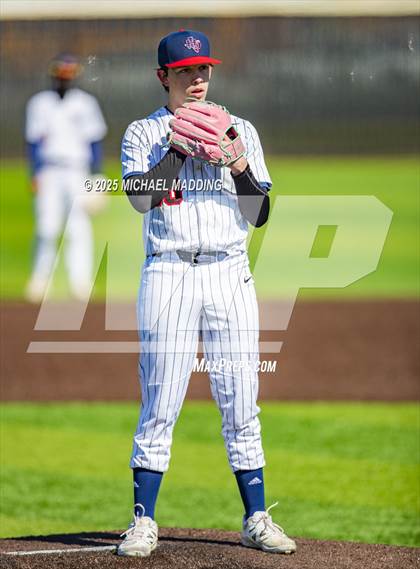 Thumbnail 1 in Hardin-Jefferson vs. Lufkin (Anahuac Tournament) photogallery.