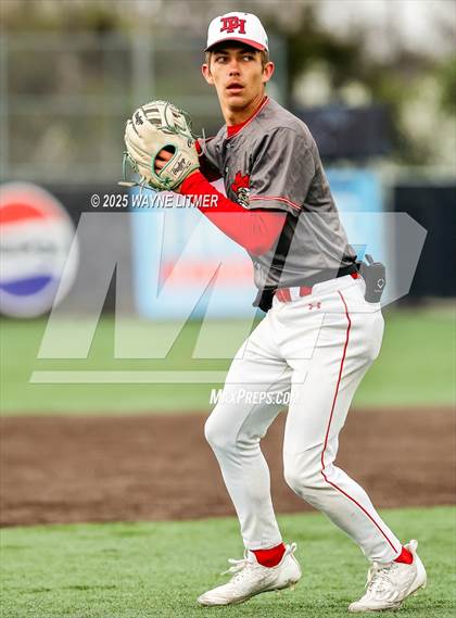 Thumbnail 2 in Dixie Heights vs Ryle photogallery.