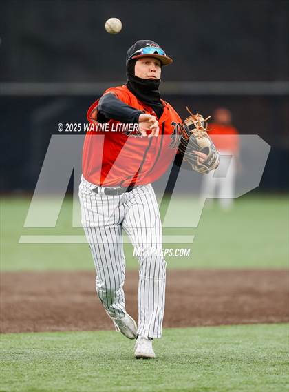 Thumbnail 2 in Dixie Heights vs Ryle photogallery.