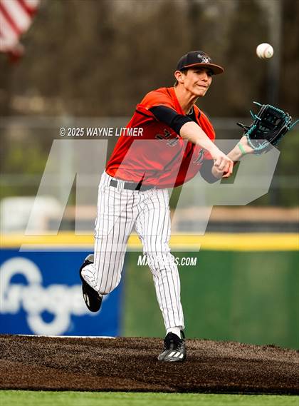 Thumbnail 3 in Dixie Heights vs Ryle photogallery.