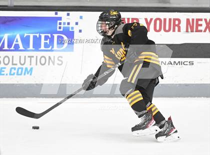 Thumbnail 3 in Prout (RI) vs. Daniel Hand (Crusader Christmas Classic) photogallery.
