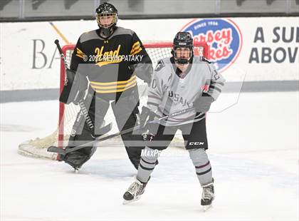 Thumbnail 1 in Prout (RI) vs. Daniel Hand (Crusader Christmas Classic) photogallery.