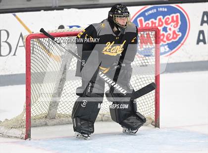 Thumbnail 3 in Prout (RI) vs. Daniel Hand (Crusader Christmas Classic) photogallery.