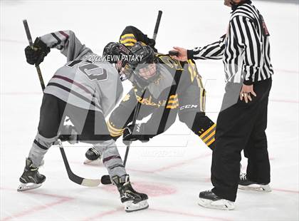 Thumbnail 1 in Prout (RI) vs. Daniel Hand (Crusader Christmas Classic) photogallery.
