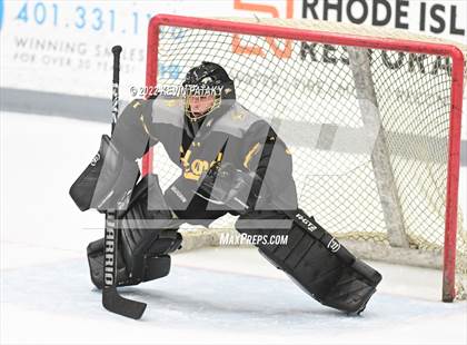 Thumbnail 2 in Prout (RI) vs. Daniel Hand (Crusader Christmas Classic) photogallery.