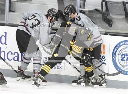 Thumbnail 1 in Prout (RI) vs. Daniel Hand (Crusader Christmas Classic) photogallery.