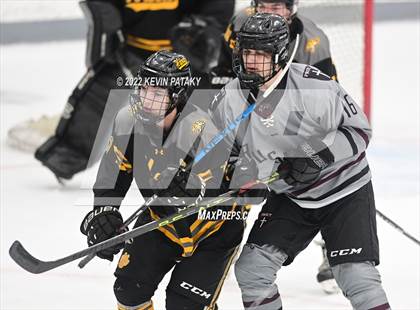 Thumbnail 3 in Prout (RI) vs. Daniel Hand (Crusader Christmas Classic) photogallery.