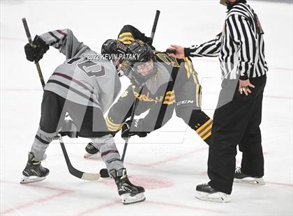 Thumbnail 3 in Prout (RI) vs. Daniel Hand (Crusader Christmas Classic) photogallery.