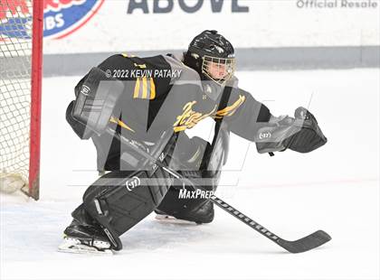 Thumbnail 1 in Prout (RI) vs. Daniel Hand (Crusader Christmas Classic) photogallery.