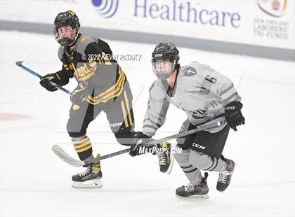 Thumbnail 3 in Prout (RI) vs. Daniel Hand (Crusader Christmas Classic) photogallery.