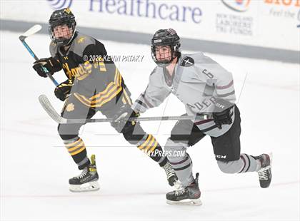 Thumbnail 1 in Prout (RI) vs. Daniel Hand (Crusader Christmas Classic) photogallery.