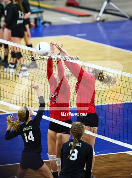 Thumbnail 2 in Eaton vs Valley (CHSAA 4A Final) photogallery.