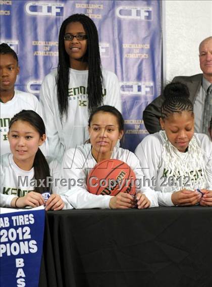 Thumbnail 3 in Kennedy vs. Oak Ridge (CIF SJS D1 Final) photogallery.