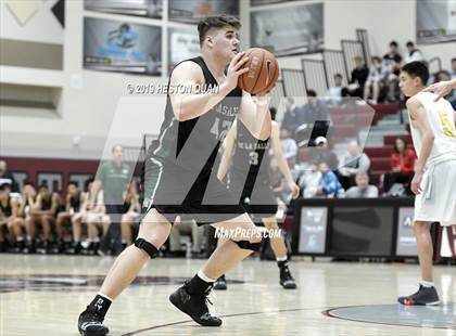 Thumbnail 2 in Bellevue vs. De La Salle (Rancho Mirage Holiday Invitational) photogallery.