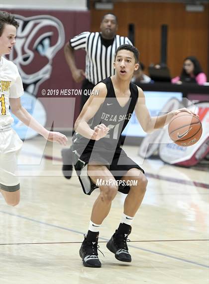 Thumbnail 2 in Bellevue vs. De La Salle (Rancho Mirage Holiday Invitational) photogallery.