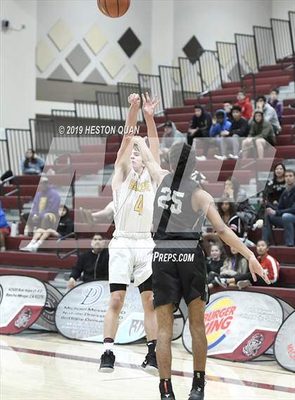 Thumbnail 3 in Bellevue vs. De La Salle (Rancho Mirage Holiday Invitational) photogallery.