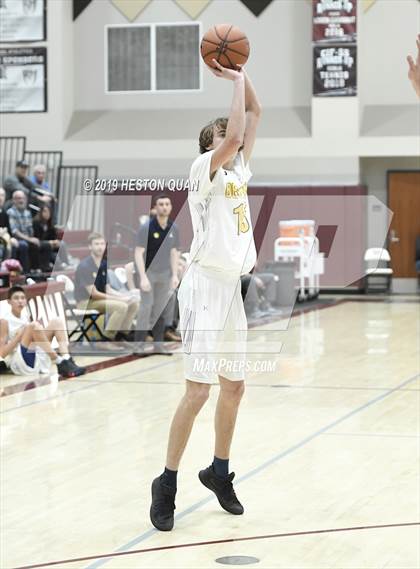 Thumbnail 2 in Bellevue vs. De La Salle (Rancho Mirage Holiday Invitational) photogallery.