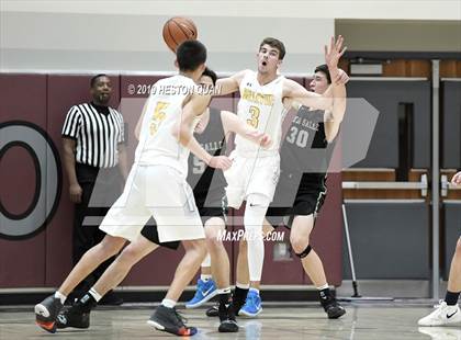 Thumbnail 2 in Bellevue vs. De La Salle (Rancho Mirage Holiday Invitational) photogallery.