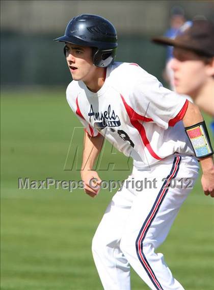 Thumbnail 1 in Dallas HSAA North vs. Southwest Dallas HomeSchool photogallery.