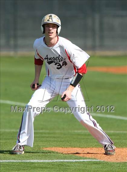 Thumbnail 2 in Dallas HSAA North vs. Southwest Dallas HomeSchool photogallery.