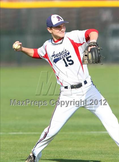 Thumbnail 3 in Dallas HSAA North vs. Southwest Dallas HomeSchool photogallery.
