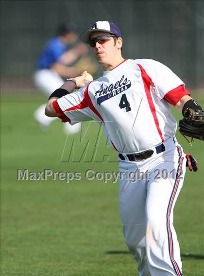 Thumbnail 2 in Dallas HSAA North vs. Southwest Dallas HomeSchool photogallery.