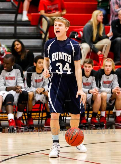 Thumbnail 1 in Hunter vs. West photogallery.