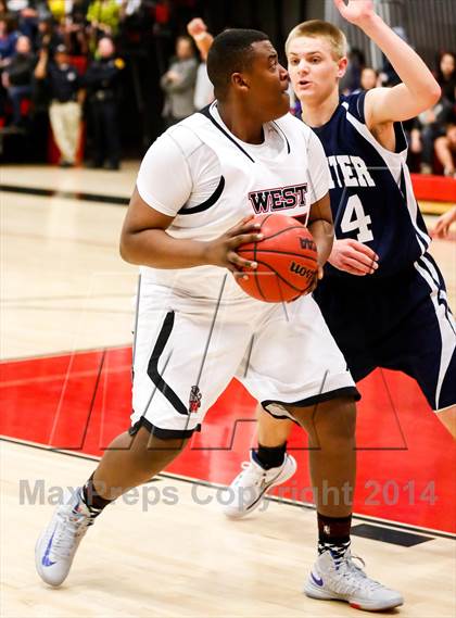 Thumbnail 1 in Hunter vs. West photogallery.