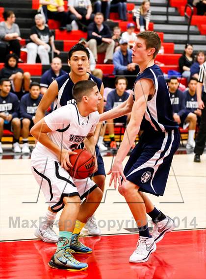 Thumbnail 2 in Hunter vs. West photogallery.