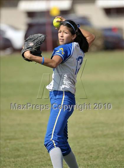 Thumbnail 3 in Bishop Amat @ Cantwell-Sacred Heart photogallery.
