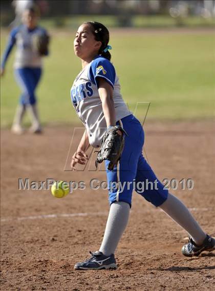 Thumbnail 1 in Bishop Amat @ Cantwell-Sacred Heart photogallery.